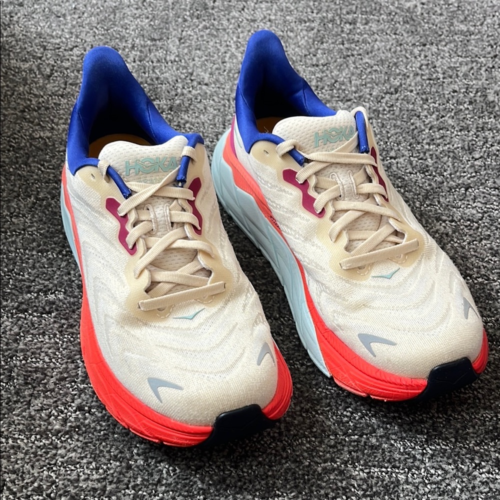 Hoka Arahi 6 Running Shoes